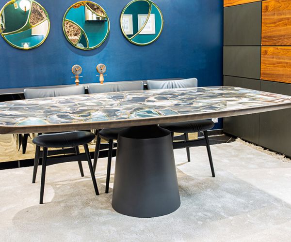 Эмблема современного дизайна – стол с керамической столешницей от Cattelan Italia